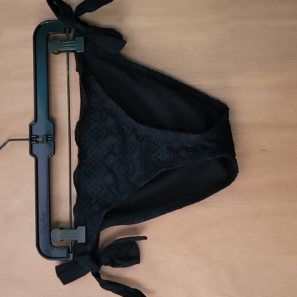 a.n.a, M black swim bottoms